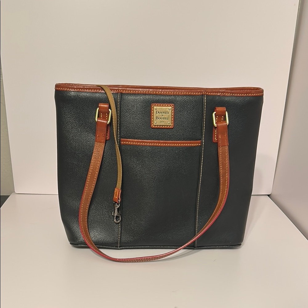 Dooney & Bourke Pebble Grain Small Lexington with leather liner